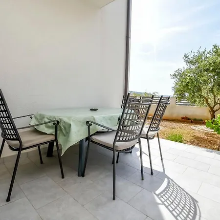 Seaside Polic Apartment *