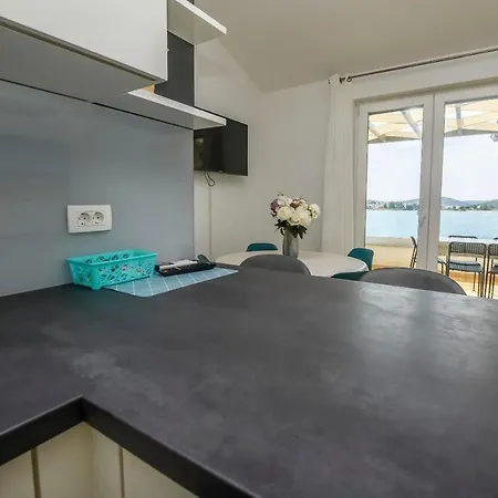 Apartment Seaside Polic