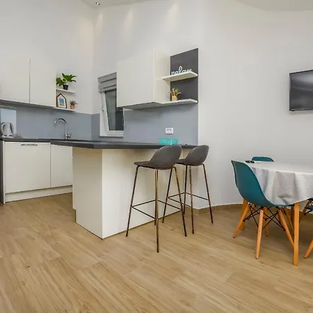 Seaside Polic Apartment *