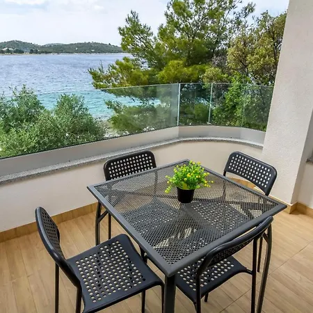 Apartment Seaside Polic *